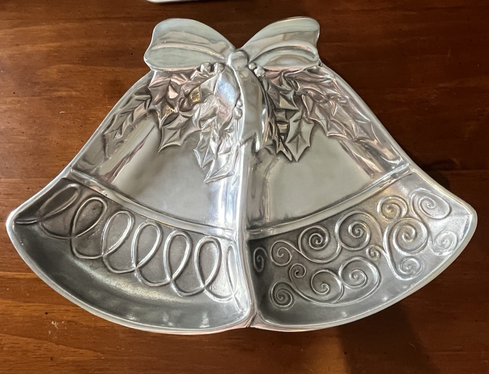 Wilton Armetale Vtg. Hollyberry Bells Divided Server Alloy Metal Silver Holiday